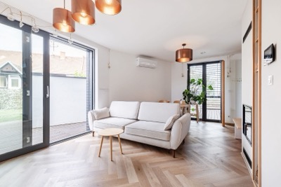 Obývací pokoj s klimatizací a chytrým ovládáním